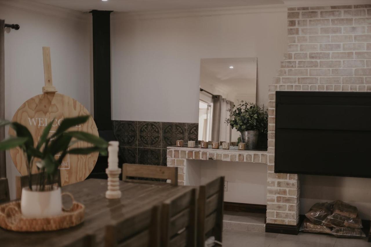 Villa Rose Guesthouse & Venue Блоемфонтейн Екстериор снимка